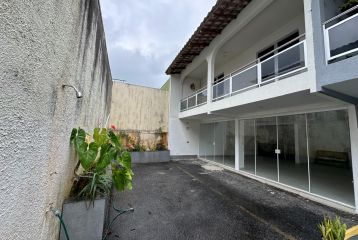 REF. 281 -  SOBRADO EM CAIOBÁ - CONDOMÍNIO 